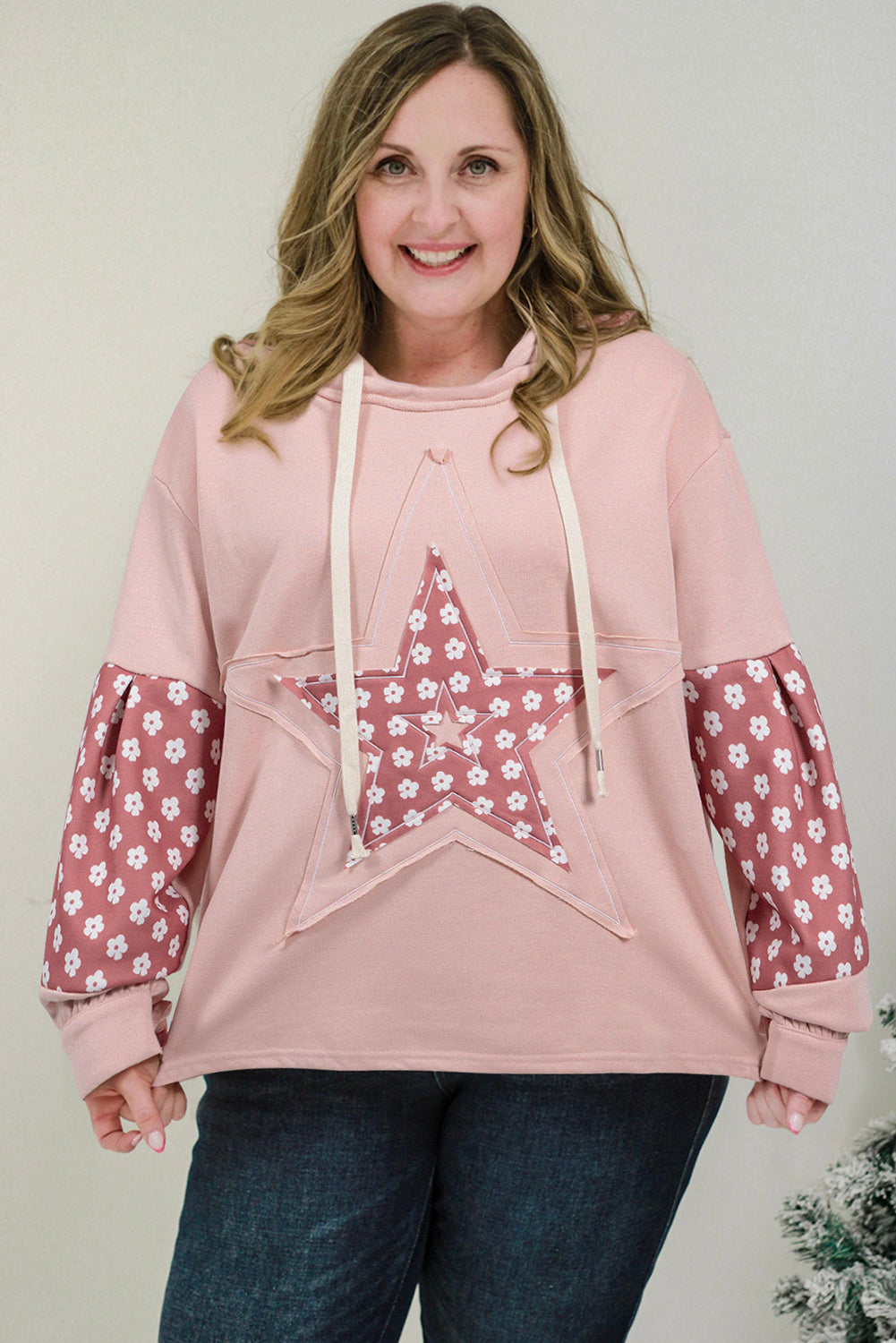 Delicacy Star Patched Floral Sleeve Plus Size Hoodie